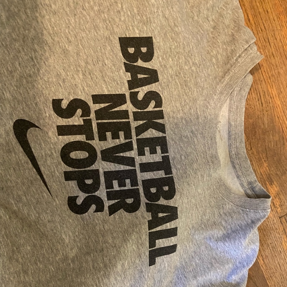 nike basketball shirt  size S fits like a L